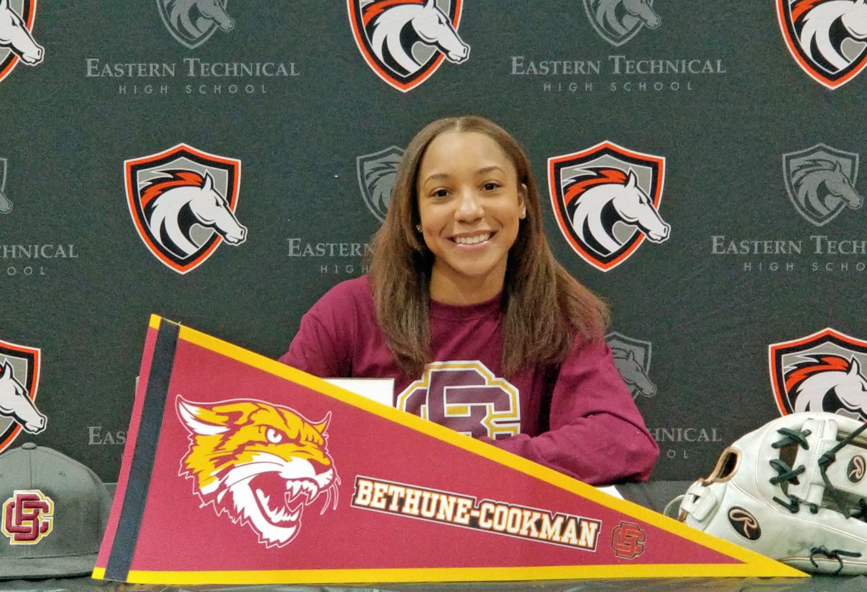 Mav's Sydney Edmond to play softball at Bethune-Cookman